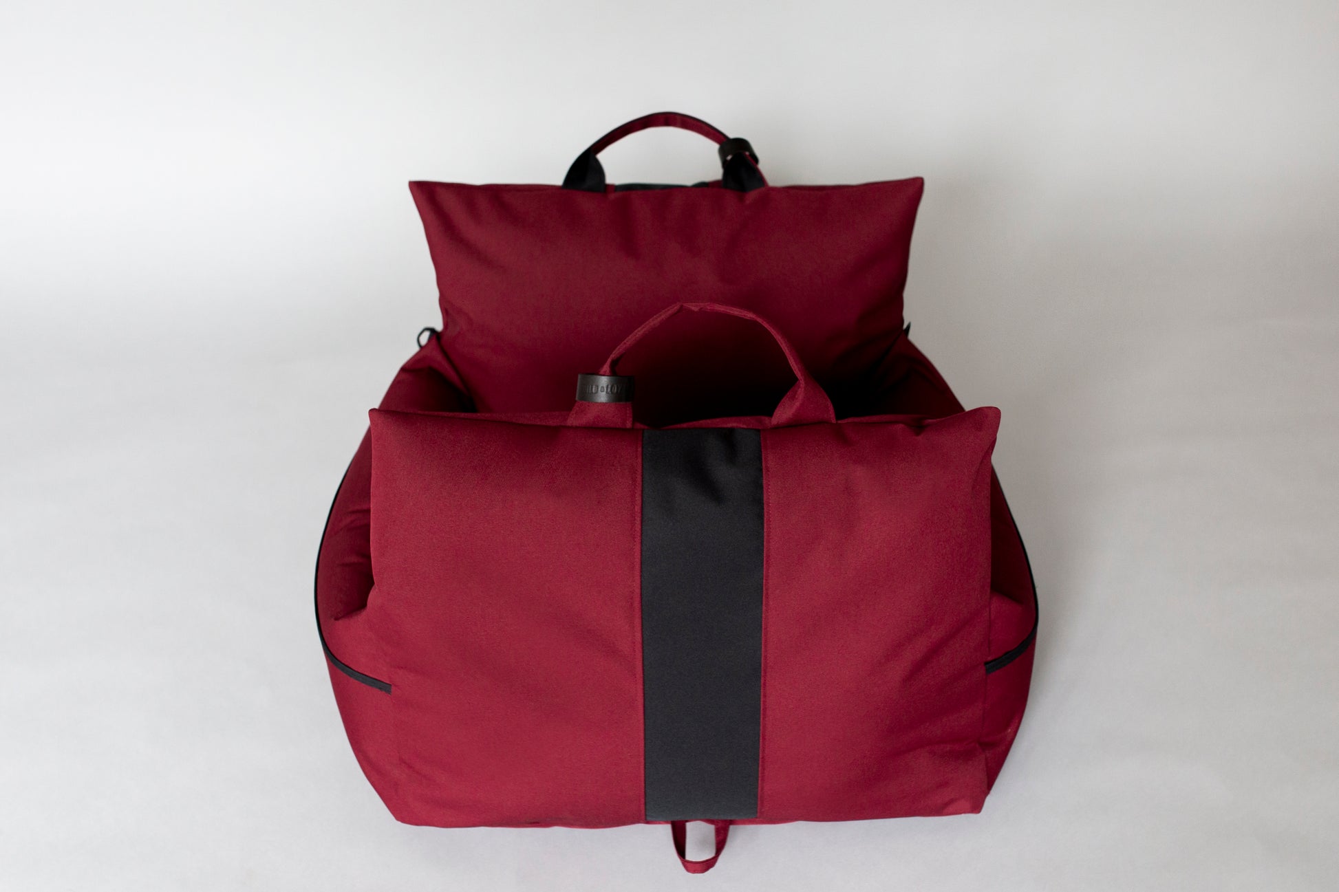 Dual tone dog car seat - Burgundy/Black