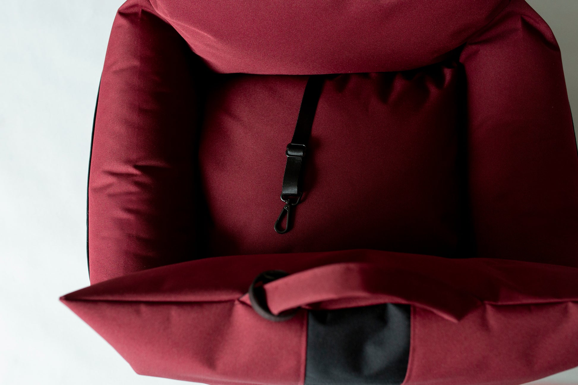 Dual tone dog car seat - Burgundy/Black