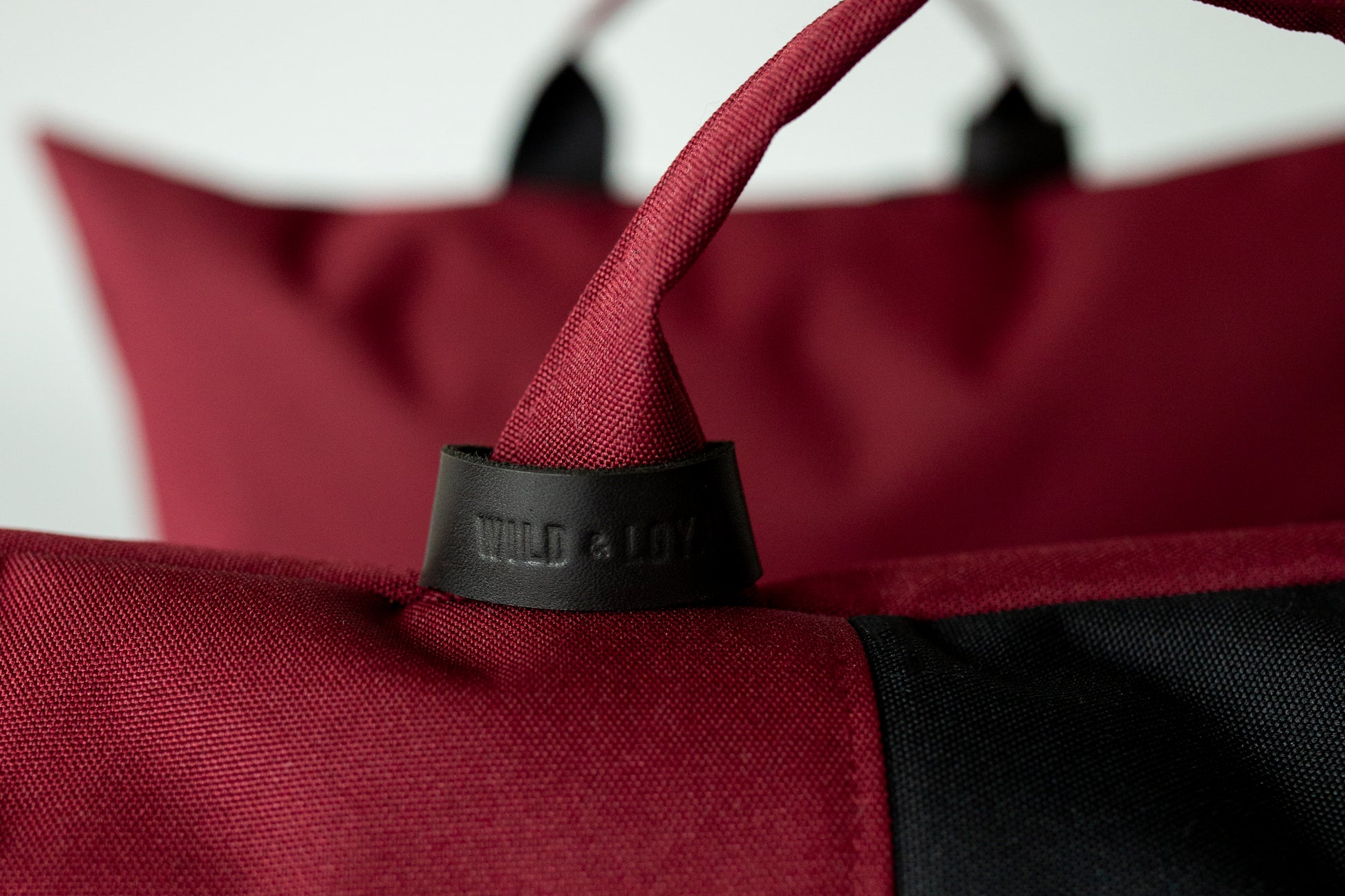 Dual tone dog car seat - Burgundy/Black