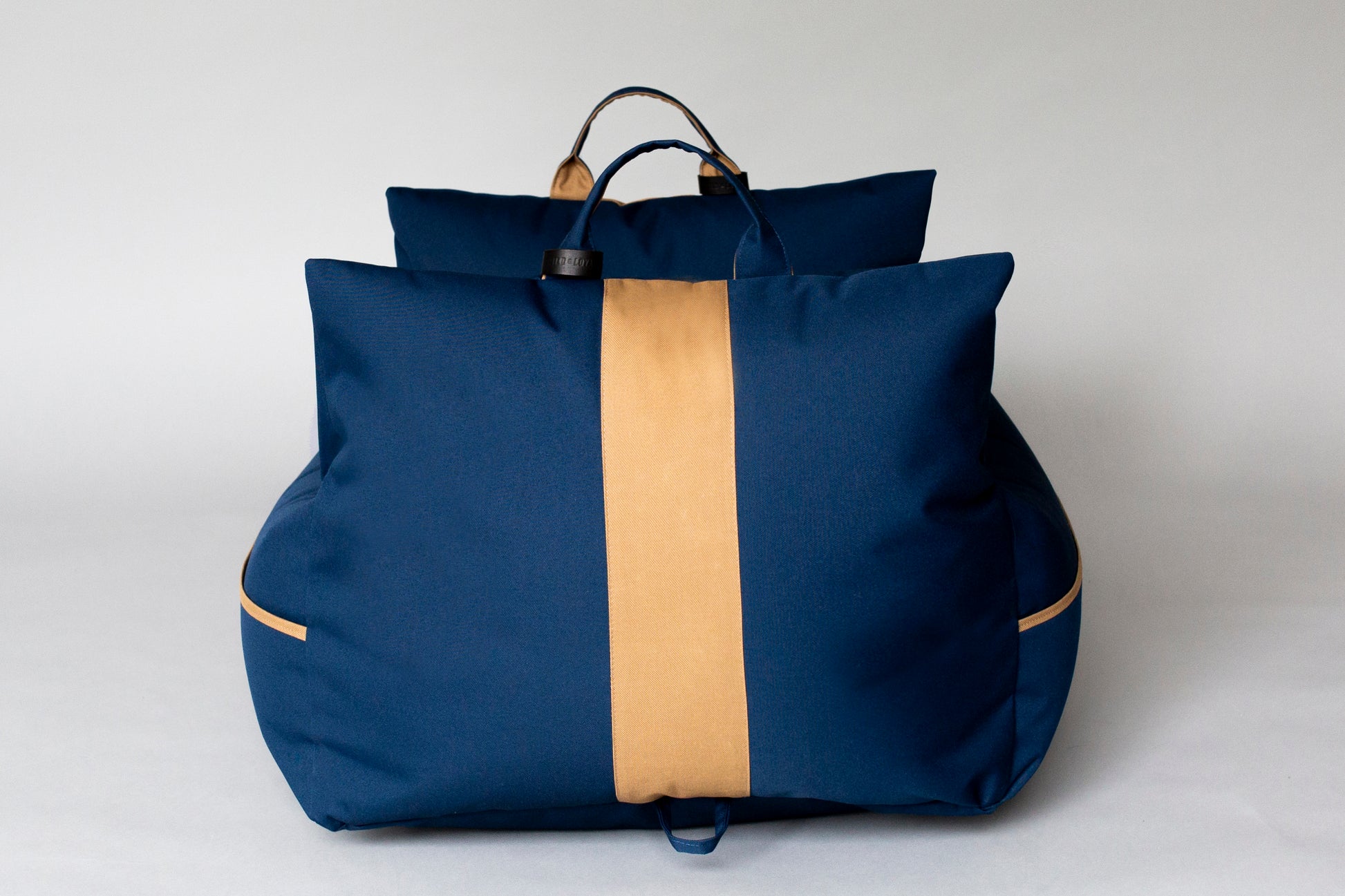 Dual tone dog car seat - Navy blue/Tan