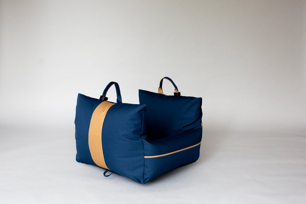 Dual tone dog car seat - Navy blue/Tan