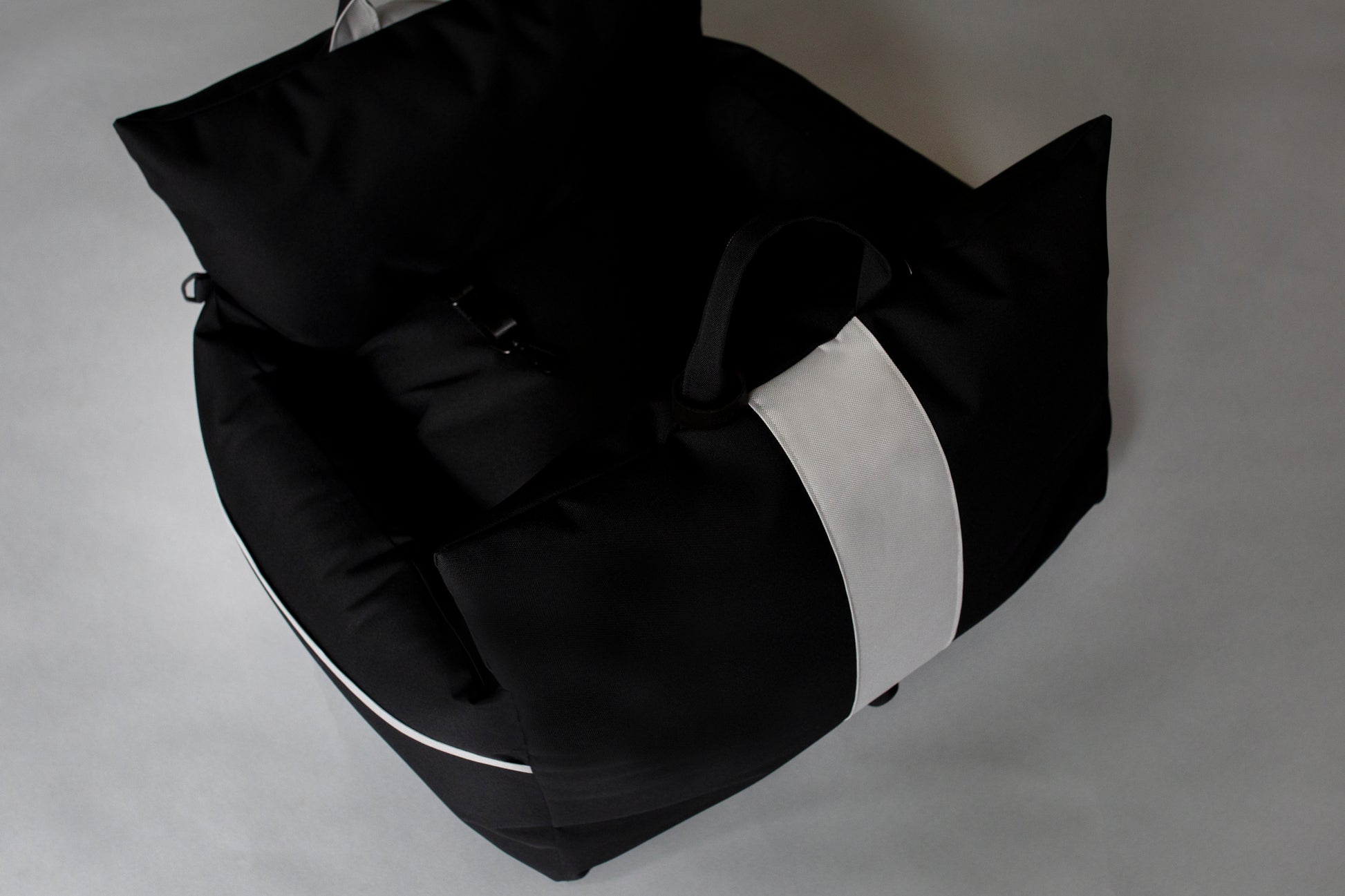 Dual tone dog car seat - Black/Grey
