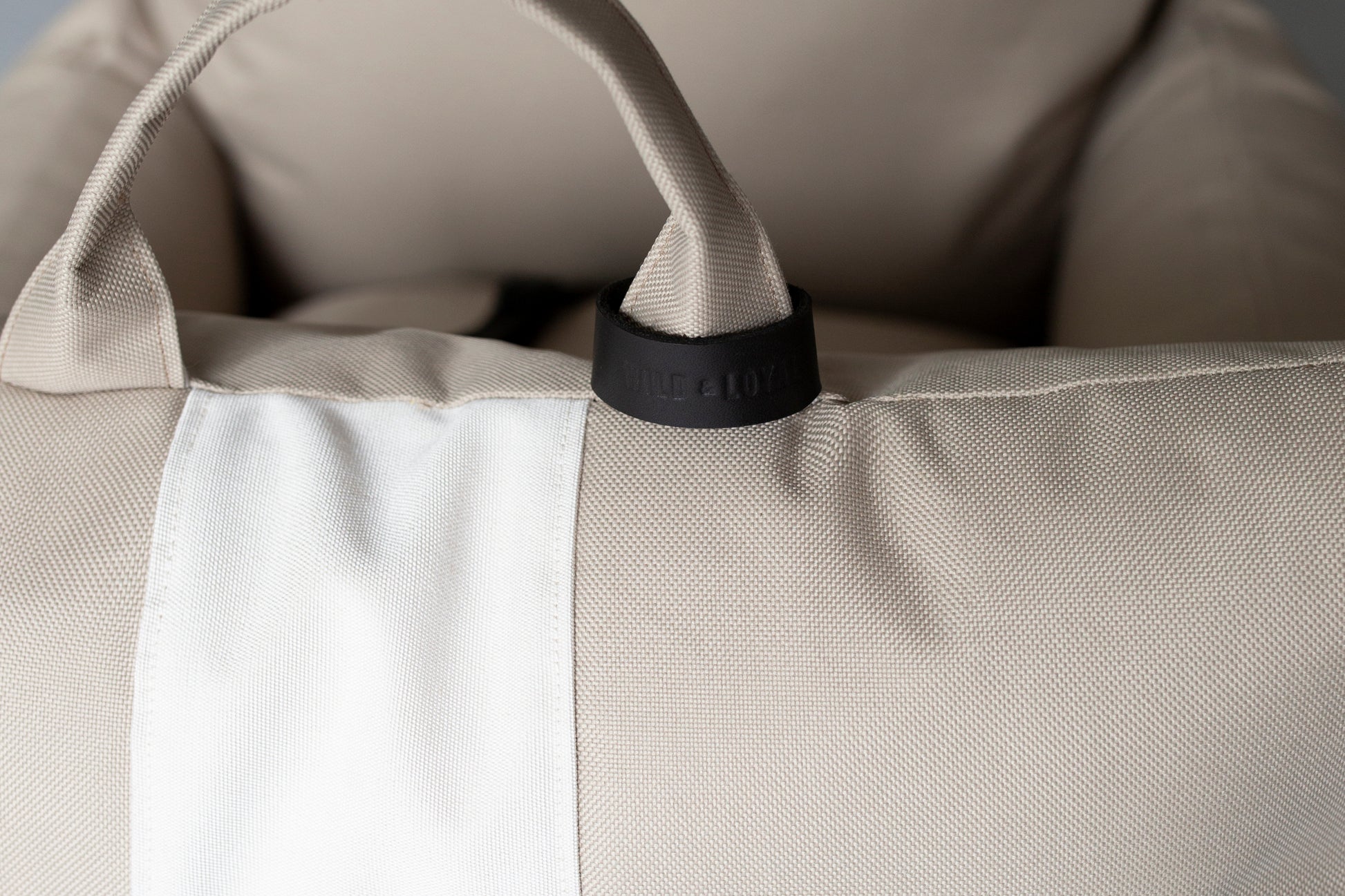 Dual tone dog car seat - Beige/cream