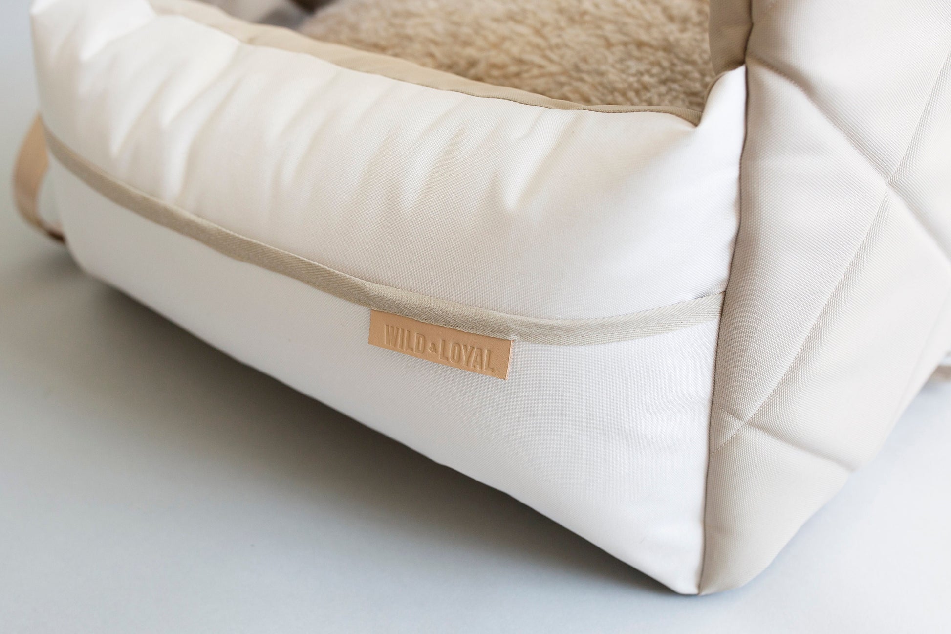 The Classic Dog Car Seat - Beige